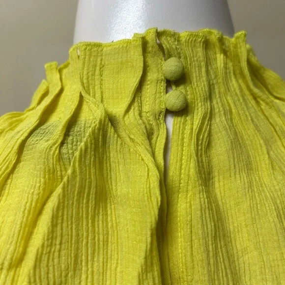 2/$20❤️- SHIRT | Women’s Amaryllis shirt size medium - Picture 2 of 6